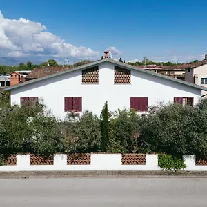 Enzo's House Pensión